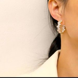 Main Metal:925 Sterling Silver Main Stones:White Cubic Zircon Style